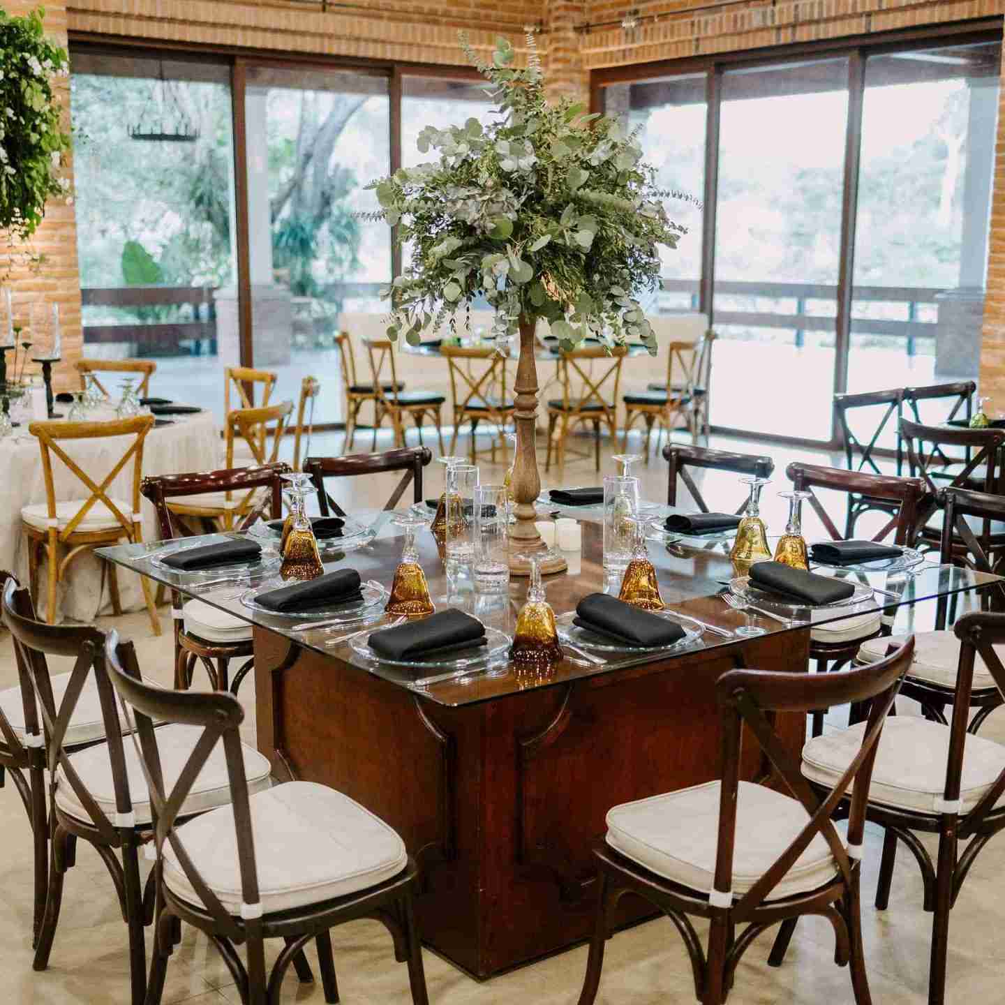 setting elegant wedding reception